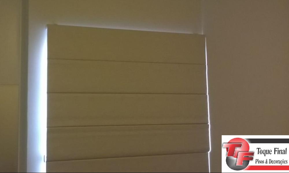 Cortina Romana Black out