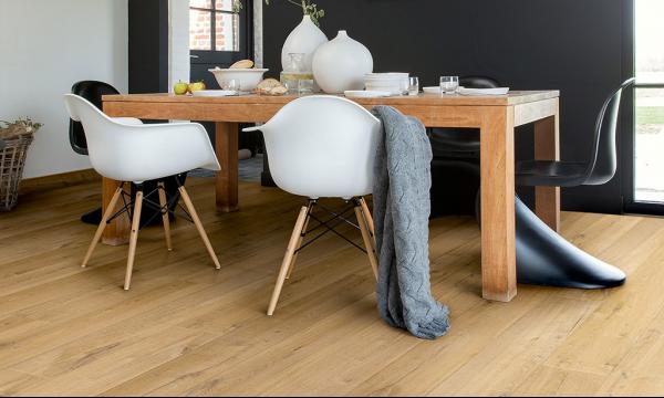 					    						    						    						    						    						    						    	-Uniclic encaixe sem folga;
- Hidro resistente;
- A camada Overlay antiestática ajuda a repelir sujeira;
- Tecnologia européia que protege o piso de desgastes;	
- Resistentes a imp